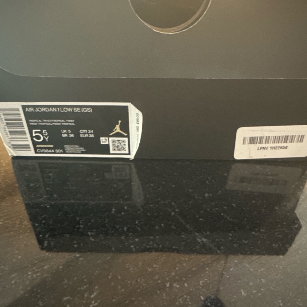 Air Jordan 1 Low SE (GS) Sneakers